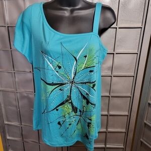 Fashion bug size medium top with floral and embellishments